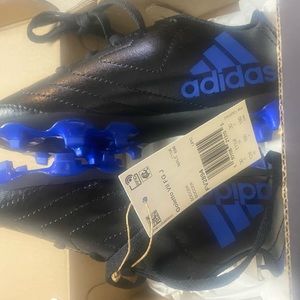 Kids Size 12 Adidas Soccer Cleats.
